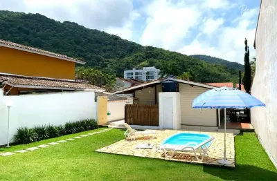 Ubatuba - toninhas : casa com 3 dormitórios, 1 suíte, piscina e espaço gourmet.