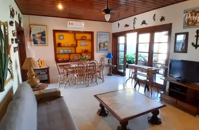 Condomínio pedra verde : casa com 5 dormitórios suítes e piscina a 150m da praia