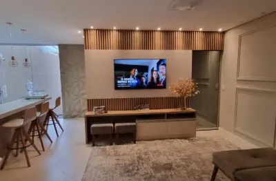 Casa com fino acabamento, fica há 05 minutos do centro de suzano