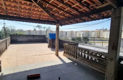 Sobrado a venda em Suzano, fica há 10 minutos do centro, ótima localização