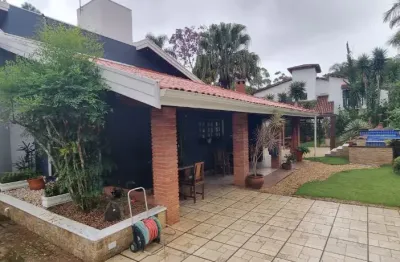 Casa em condomínio, com fino acabamento, segurança e lazer garantidos