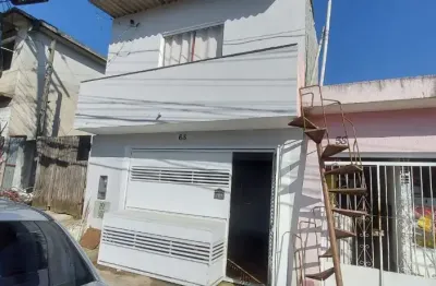 Sobrado a venda fica há 5 minutos do centro de suzano, ótimo para investimento  ou moradia