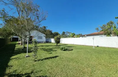 Casa aceita financiamento bancário, ótima localização e topografia