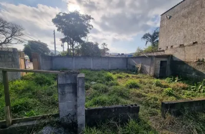 Terreno  com 298m2, no bairro de palmeiras suzano, está há 200mts do terminal de ônibus de palmeiras