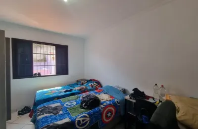 Sobrado em mauá, está há 5 minutos do shopping  e há 2 minutos da estação.