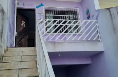 Sobrado em Mauá, está há 5 minutos do shopping  e há 2 minutos da estação.