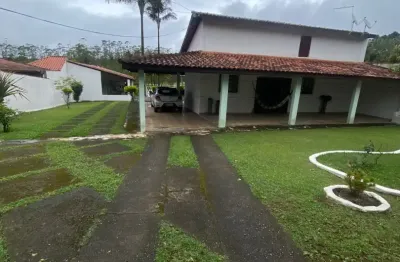 Chácara com 2.500m2, excelente localização e topografia, ideal para investimento ou moradia