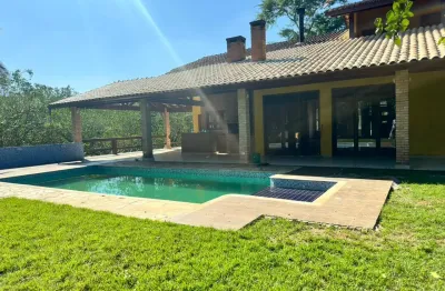 Linda casa a venda no condomínio Jardim Costa azul, esta há 03 minutos da paria