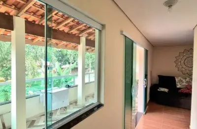 Casa em condomínio com excelente acabamento, esta há 6 minutos do centro de suzano