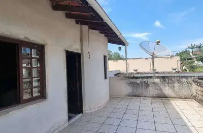 Casa á venda em ouro fino paulista,  excelente localização, com linha de ônibus que passar em frente ao imóvel