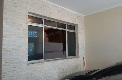 Casa a venda em santo andré, ótima localização, aceita financiamento bancário.