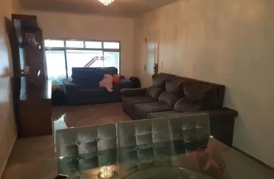 Casa a venda em santo andré, ótima localização, aceita financiamento bancário.