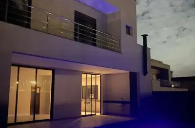 Maravilhosa casa a venda no condominio residencial monâco.