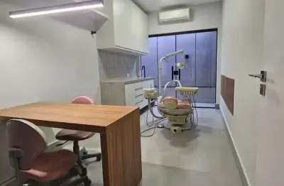 Sala - Consultório para locação em clínica na Vila Adyana /SJC.