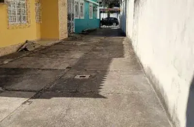 Casa em condomínio fechado com 4 quartos para alugar na rua alfredo backer, 402, centro, macaé, 85 m2 por r$ 2.300