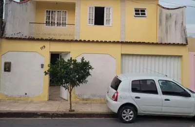 Casa com 4 quartos à venda na rua hilda brandão de miranda, 119, parque aeroporto, macaé por r$ 400.000