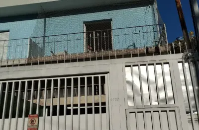 Apartamento com boa localização em avenida, fácil acesso a comércios. perfeito para famílias.