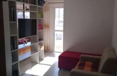 Apto centro prox utfpr, andar lato, 01 qto, sacada churrasq.