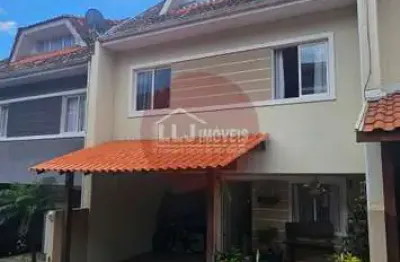 Triplex - Bairro Santa Cândida - 90 m ,recém reformado, 03 qtos ste  02 vgs, R  496 mil