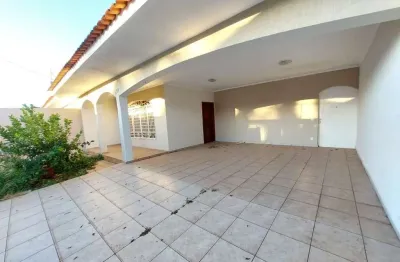 Casa com 3 quartos para alugar na Rua Carlos Botelho, 869, Jardim Maria Izabel, Marília