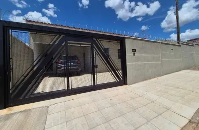 Casa com 3 quartos para alugar na Rua Júlio Albertoni, 176, Jardim Jequitibá, Marília