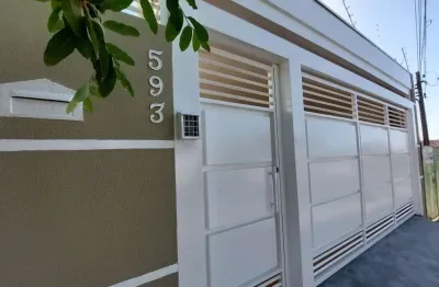 Casa com 3 quartos para alugar na Rua Alvorada, 593, Palmital, Marília