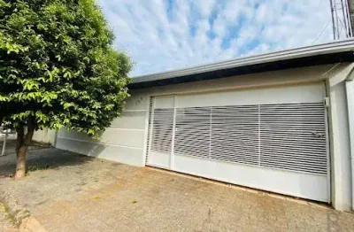 Casa com 3 quartos para alugar na Rua Pedro Banzato, Jardim Marajó, Marília