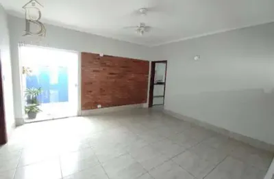 Casa para alugar em boa vista marília: 3 quartos, 1 suíte, rs3.000