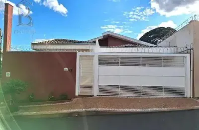 Casa à venda no alto cafezal, marília - 3 dorms, 180m², rs650mil