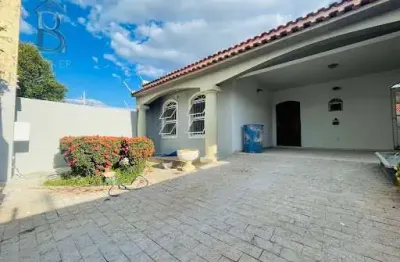 Casa com 4 quartos para alugar na Rua Hermínio Scarabotolo, Palmital, Marília