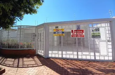 Casa com 3 quartos para alugar na rua júlio de mesquita, jardim maria izabel, marília por r$ 4.000