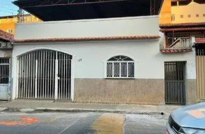 Casa à venda no Centro, Ubá 