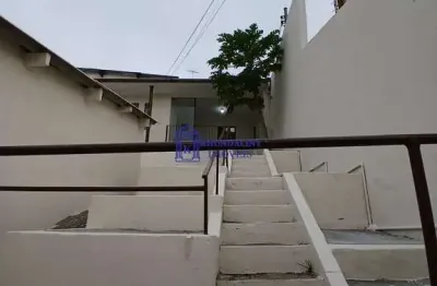 Ótima casa com 2 dorm e 2 vagas cobertas -r$ 2.800,00