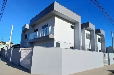 Sobrado 3  com 2 suites na quinta dos açorianos  em barra velha sc