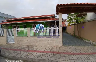 Casa com 3 dormitórios  sozinha no terreno com edícula conjugada  em barra velha-sc
