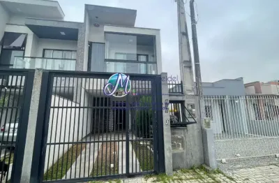 Excelente sobrado dos  sonhos com 2 suítes em balneário piçarras-sc
