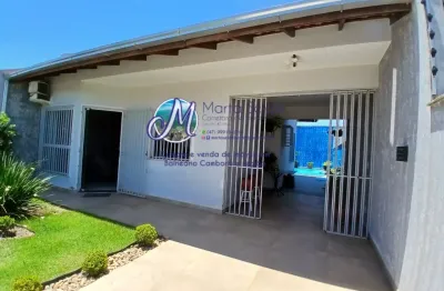 Casa semi mobíliada com 2 dormitórios e  piscina na área  de festas