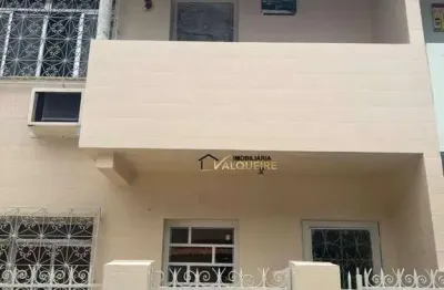 Térreo- sala 1 quarto ,copa  cozinha, 2 banheiros , copa cozinha , área de serviço, e varanda