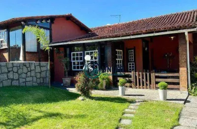 Charmosa casa em rua sem saída, com 3 dormitórios, sendo uma suíte, piscina, churrasqueira e campo de futebol, mata paca - niterói/rj