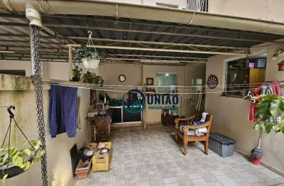 Ótimo apartamento com área externa, 2 dormitórios, uma vaga !
