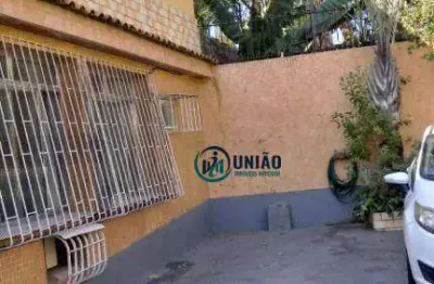 Ótima casa duplex, com 3 dormitórios em pequeno condomínio, ótima localização !