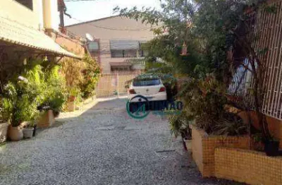 Ótima casa duplex, com 3 dormitórios em pequeno condomínio, ótima localização !