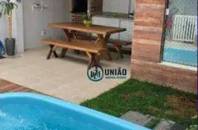 Linda casa com 3 dormitórios, sendo duas suítes, duas vagas, quintal com piscina e churrasqueira!!