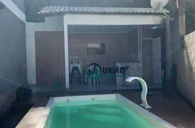 Excelente casa duplex, em condomínio fechado, com 4 dormitórios, sendo uma suíte, lazer completo!!