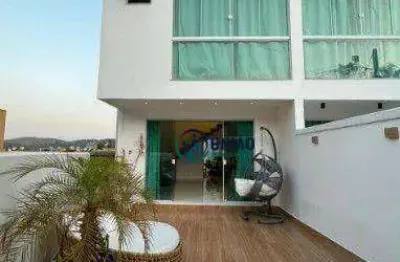 Belíssima casa em condomínio fechado, toda decorada e montada !!!