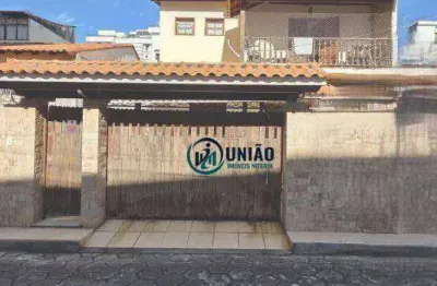 Excelente casa duplex, em vila fechada,  com 4 dormitórios ( uma suíte) , duas vagas!!