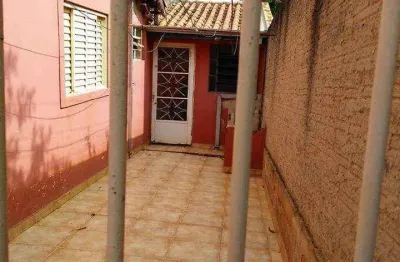 Chácara com ótima localização no vale da lua/ 4 dorm./ suítes/ cozinha americana