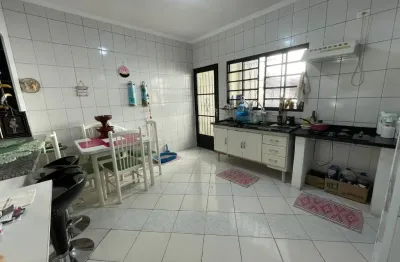 Sobrado c/ salão comercial à venda/ 2 dorm./ ac. comendador oetterer