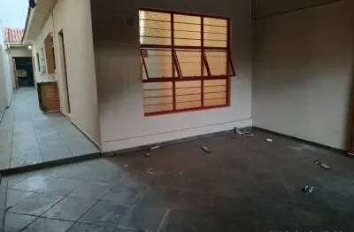 Casa térrea ampla no jd. guaíba/ 2 dorm./ suíte/ 2 vagas/ acesso itavuvu