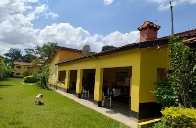 Linda chácara à venda/ 2 casas/ área gourmet/ piscina/ ac. rod. raposo tavares